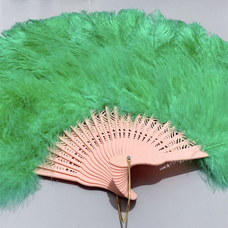 The feather fan is a special prop for the dance performance of the ostrich-colored feather fan used by the palace film crew pic 34