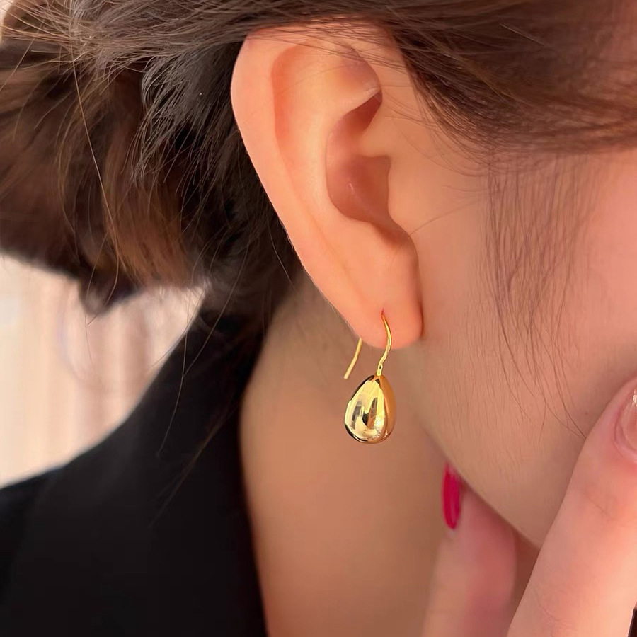 High-end, light luxury metal earrings for women, new style in 2025, with a unique and niche design. Stylish Korean earrings pic 13