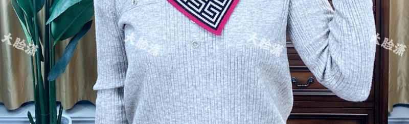 2023 New Style of Korean-style versatile cold-proof scarf for women to keep warm and protect the cervical vertebrae in autumn and winter. It is a knitted triangular scarf pic 13