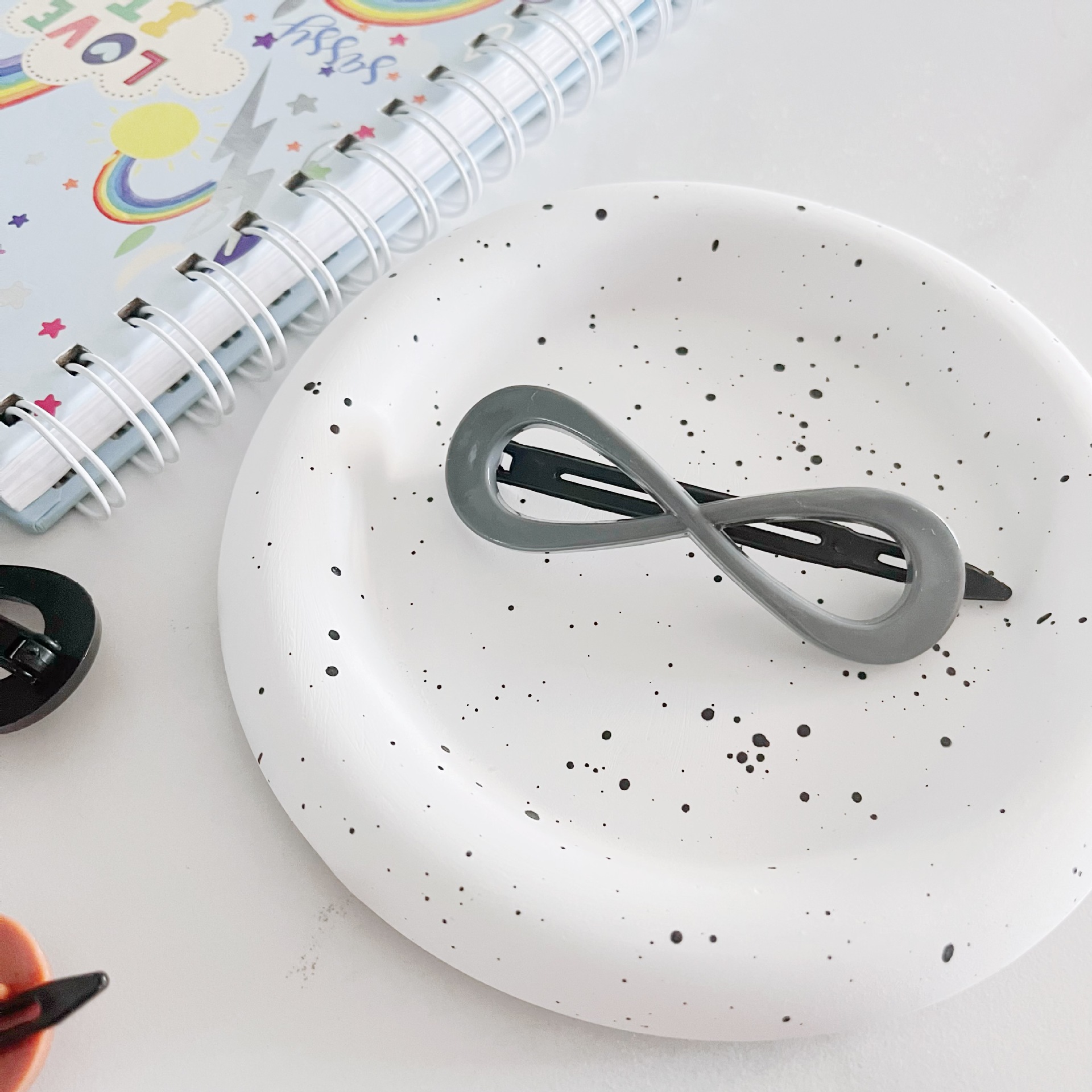 The same style of top clip in Dongdaemun, South Korea, colorful one-piece clip, ins Hyuna frog clip, versatile girl bangs hair clip pic 7