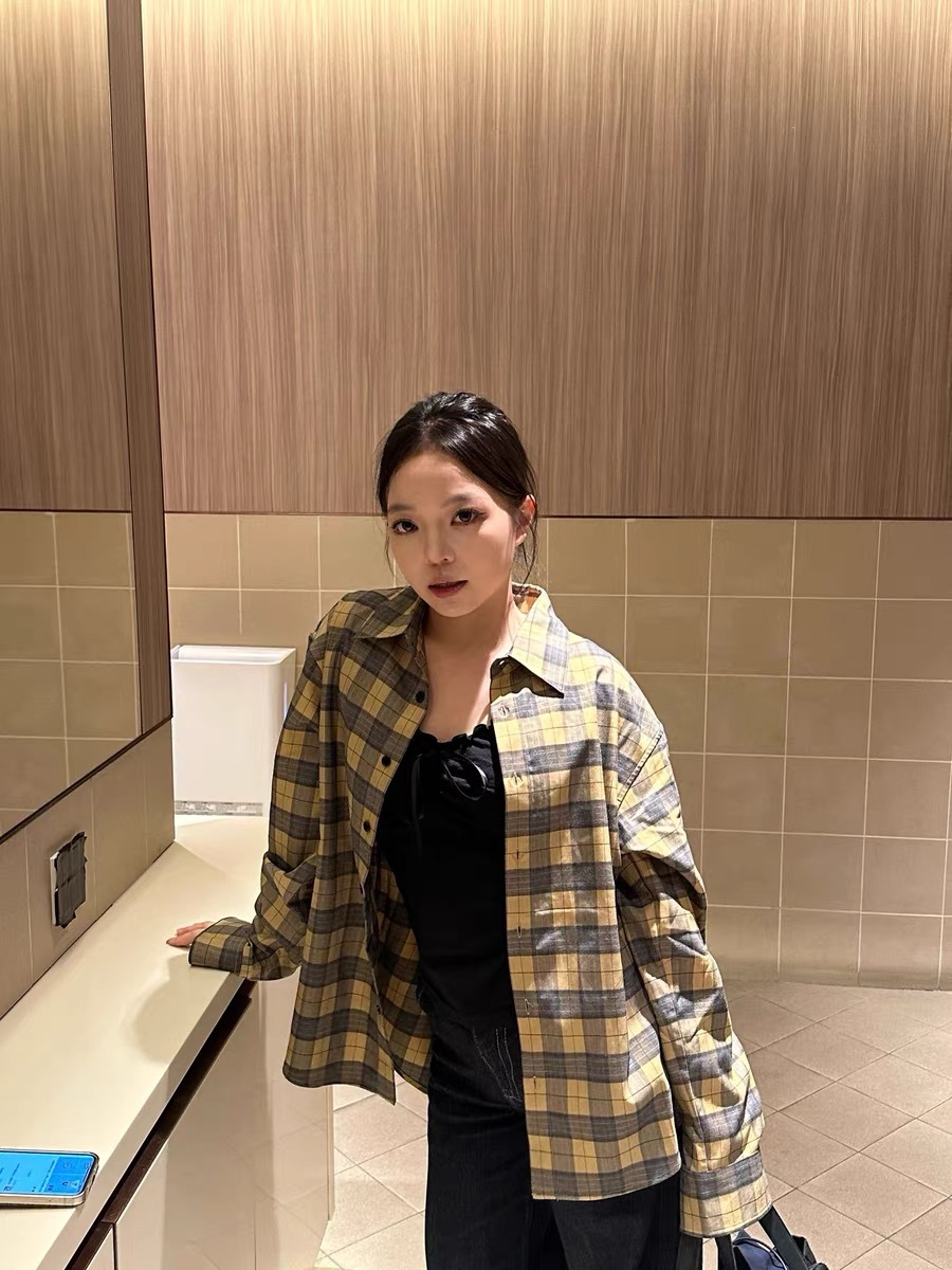 New retro plaid loose off-the-shoulder plaid long-sleeved shirt, yellow lapel plaid casual shirt for women 4415 pic 24