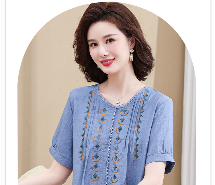 2023 Summer short-sleeved set for middle-aged mothers, a new summer style of loose, stylish and youthful embroidered T-shirt for women pic 11