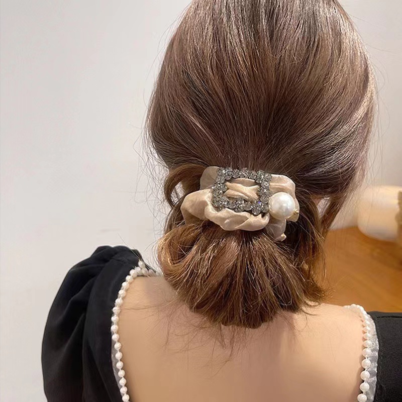 Korean-style organelle pearl large intestine hair tie for women in summer, ins French high-end ethereal chanel-style hair tie pic 8