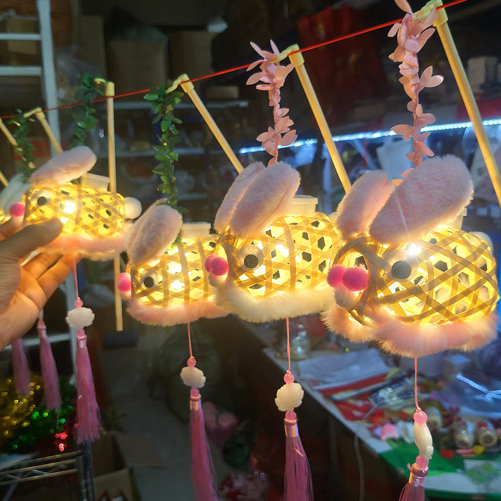 Authentic bam-woven rabbit lanterns, Chinese ancient-style Mid-Autumn Festival hand-held lanterns, scenic area night market street lamps pic 9