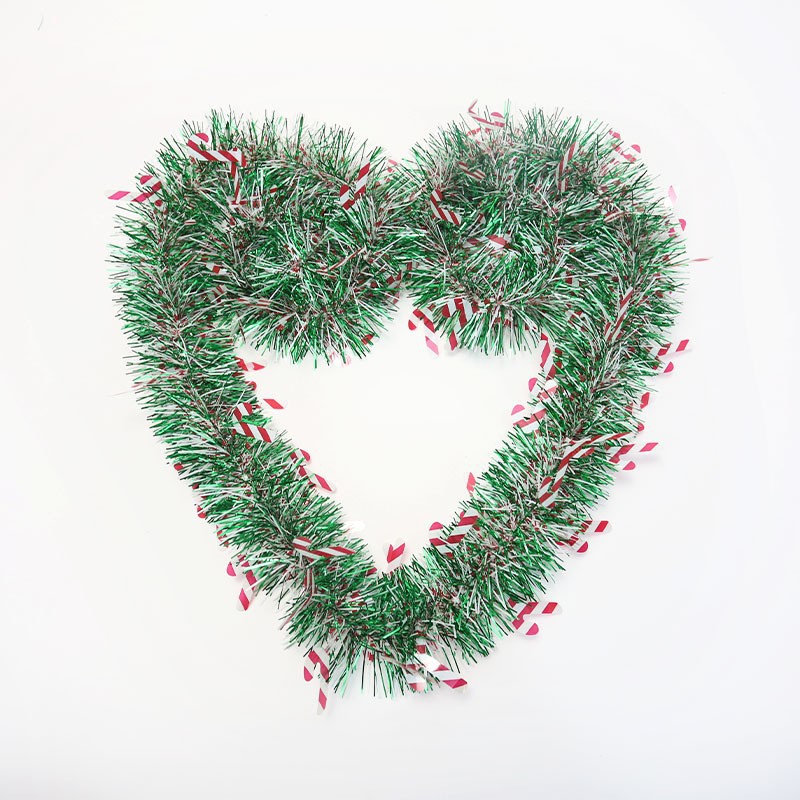 Christmas crutches are decorated with colorful stripes, and Christmas festival decorations are festive and joyous with wool stripes and latte art pic 3