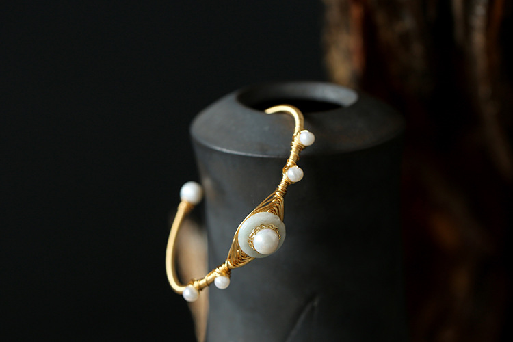 Natural freshwater pearl round bead bracelet, hand-wound 14k gold-plated, creative new jade bracelet accessory pic 8
