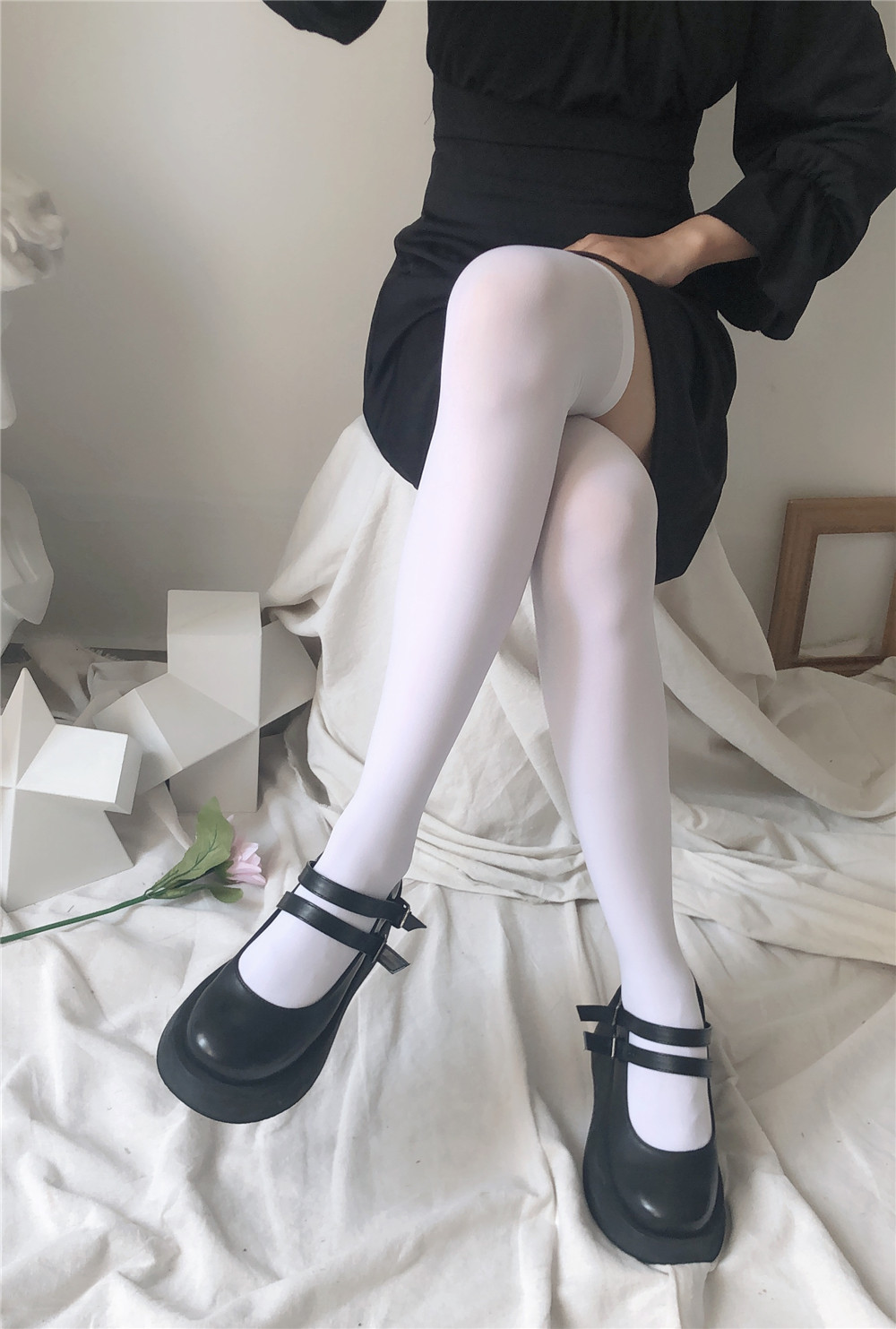 Classic and versatile jk black and white mid-calf knee-high socks that can be worn all year round, featuring non-permeable velvet calf socks pic 36