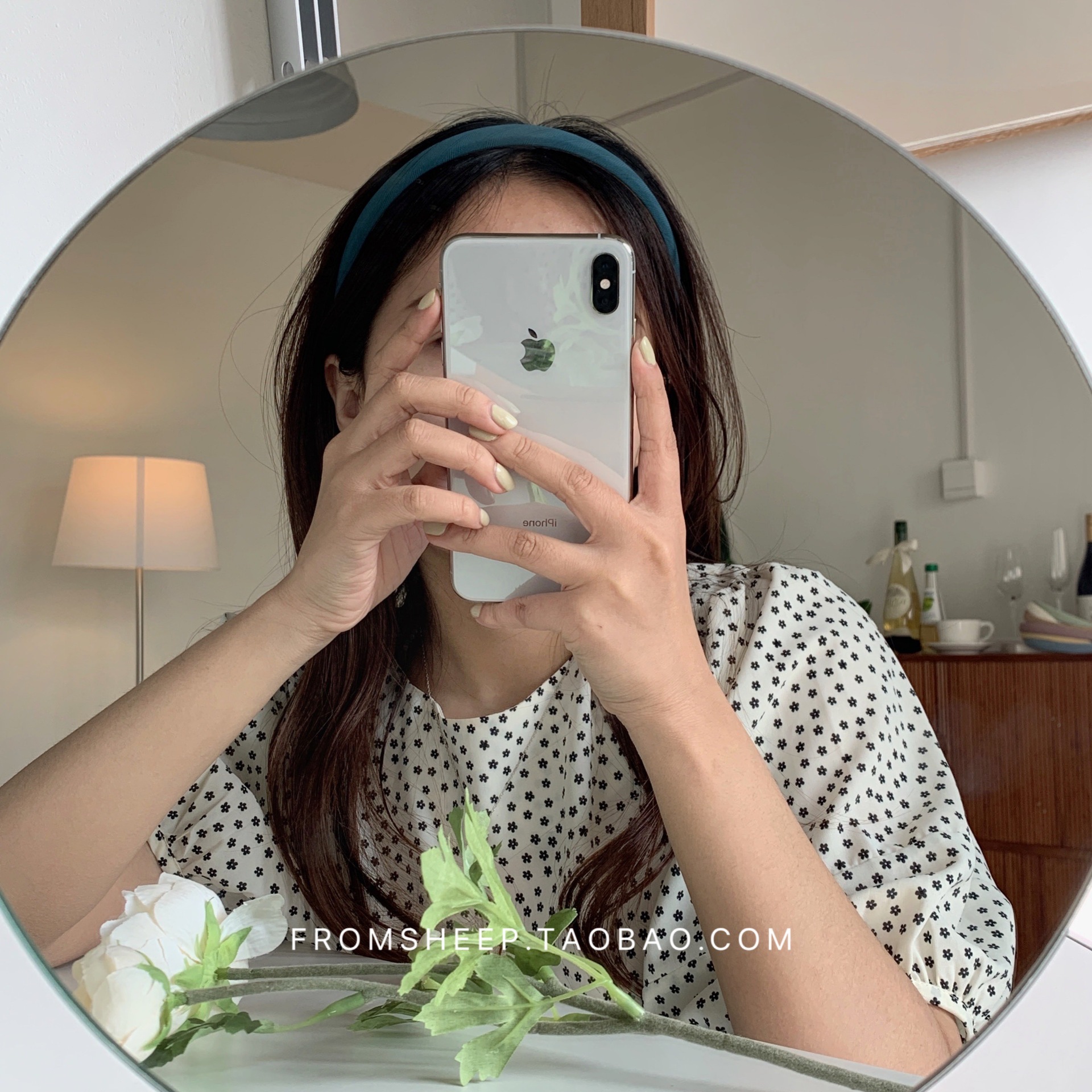 Korean-style hairbands for women in 2025 are trendy and versatile for going out. The headband is simple and elegant, and the hairpin is a popular online hair accessory with wide edges and a sweet look pic 44