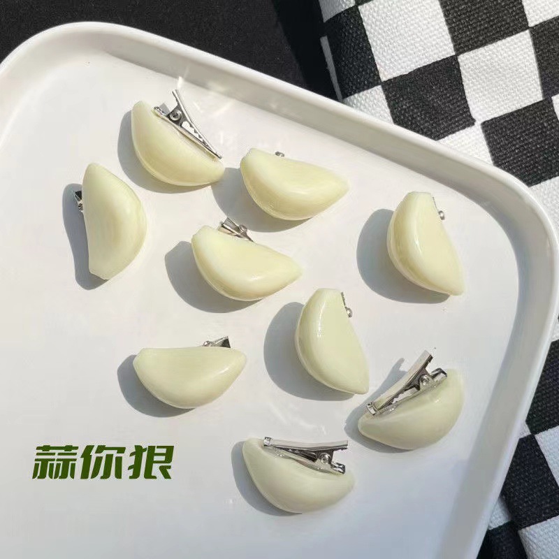 A funny and fun mini garlic hair clip, a bangs clip, and a creative garlic clove hair clip for your best friend as a gift and hair accessory pic 2