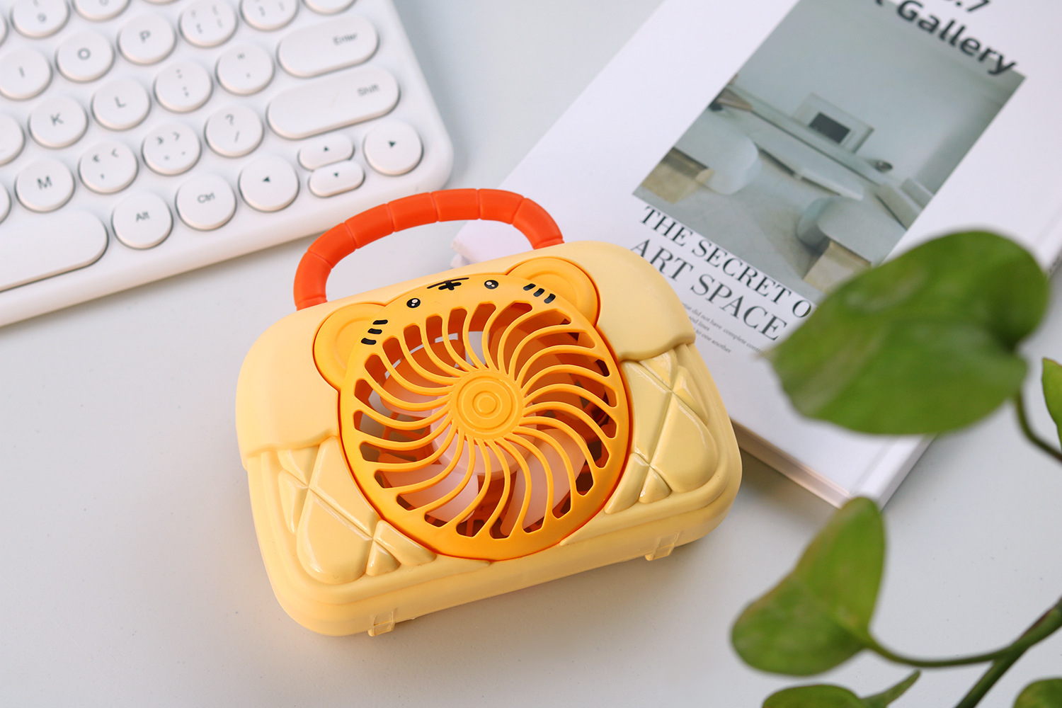 2022新款创意手提包风扇卡通老虎七彩夜灯相机风扇USB充电桌面照相机风扇详情9