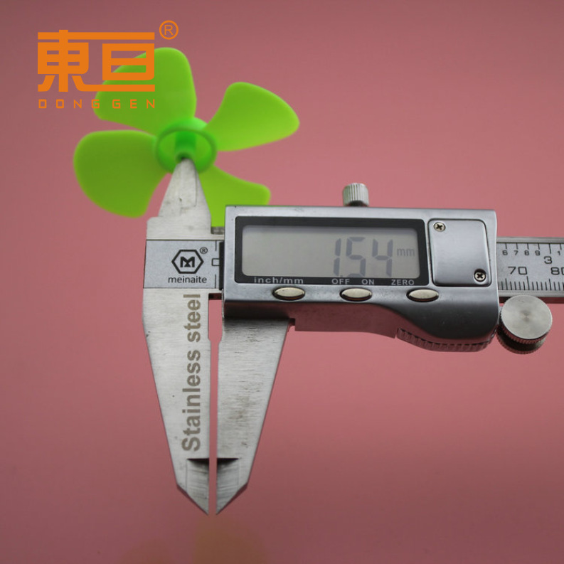 The Φ604Y1.5A green 60 four-blade propeller fan blade has an outer diameter of 57mm and is tightly fitted with a 1.5mm shaft pic 6