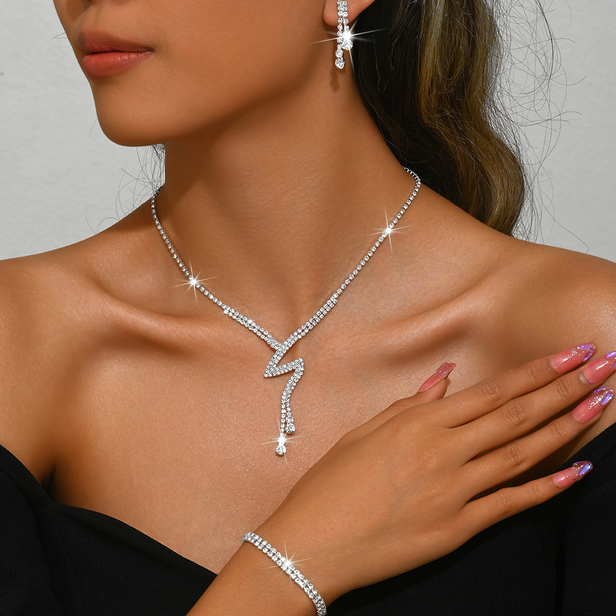 European and American light luxury high-end jewelry set necklace, niche lightning shaped collarbone chain, fashionable and versatile accessories wholesale pic 11