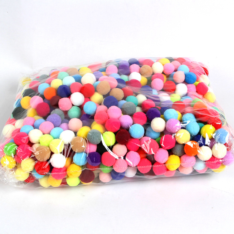 厂家直销涤纶高弹丝毛球。毛绒球大小尺寸可选详情4