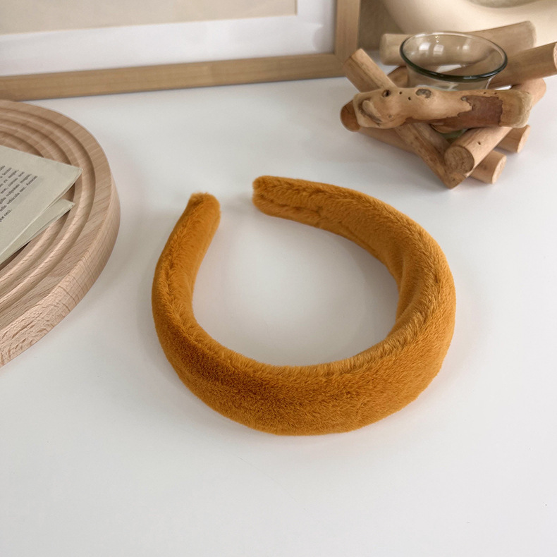 The Korean autumn and winter plush texture sponge thickened hair band has a simple and ladylike style. When washing your face, it can press down the hair and create a fluffy hair band for women pic 17