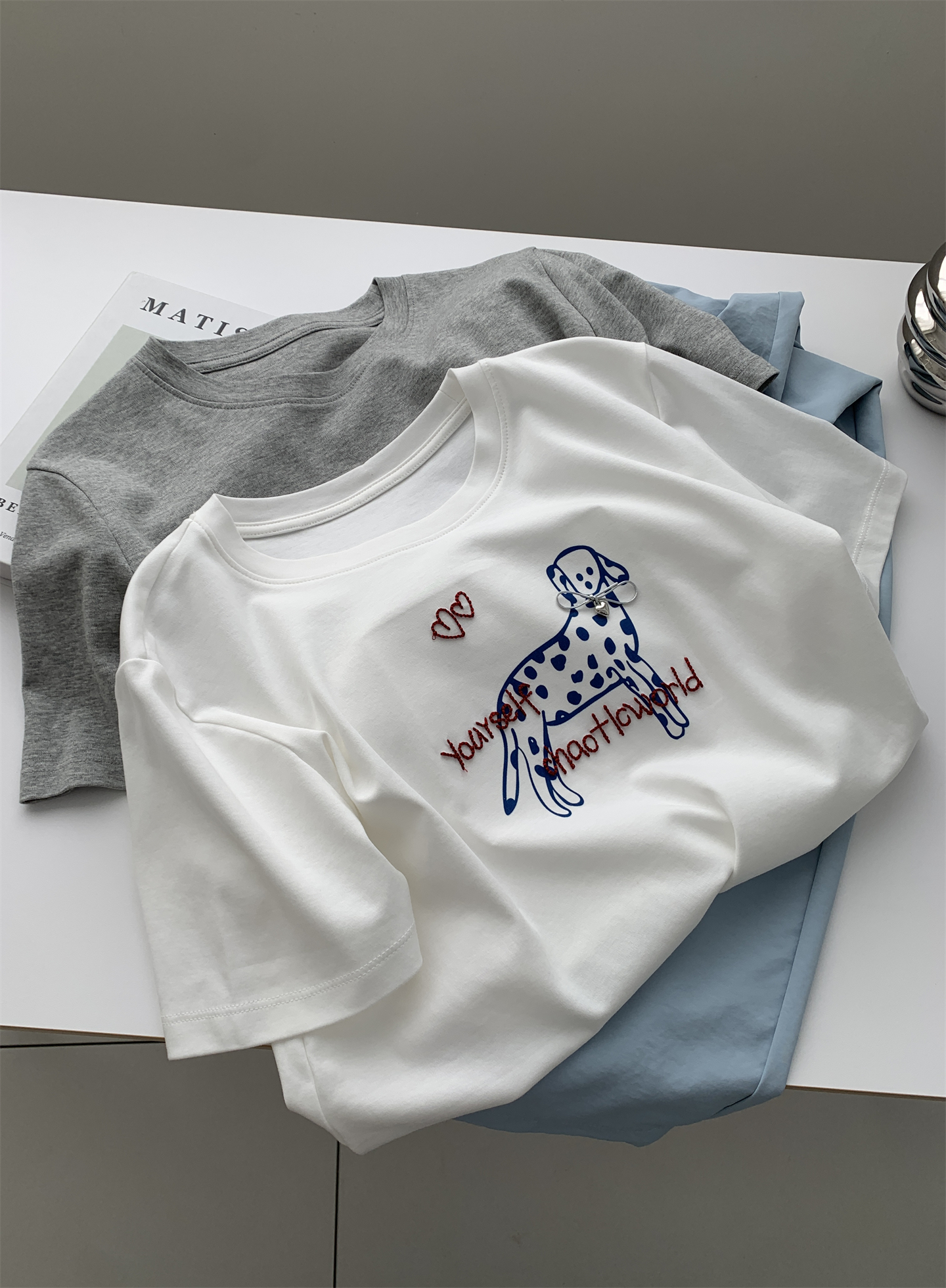 A trendy Korean-style loose and casual short-sleeved T-shirt with a bow and spotted dog print for women in summer, featuring pure cotton embroidery pic 3