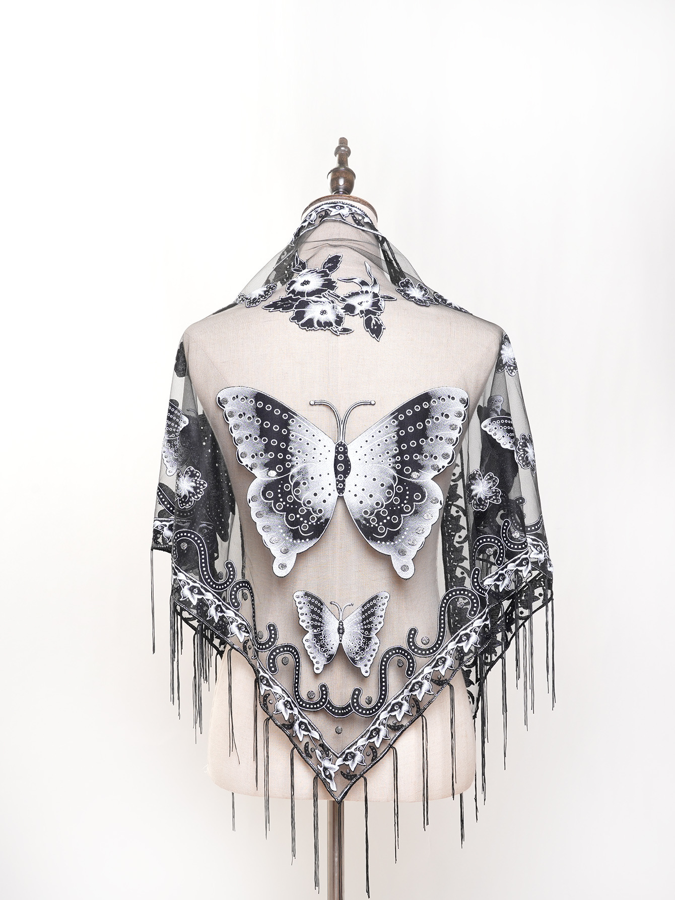 新款跨境专供流苏纯色镂空三角巾蕾丝蝴蝶绣花女士三角披肩围巾详情11