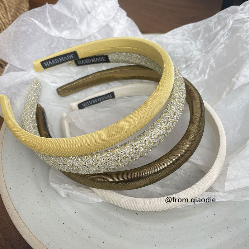 This is a high-end Korean hairband for women to wear on a daily basis. It is a slim sponge hair accessory that can increase the height of the top of the head. New style 2025 pic 2