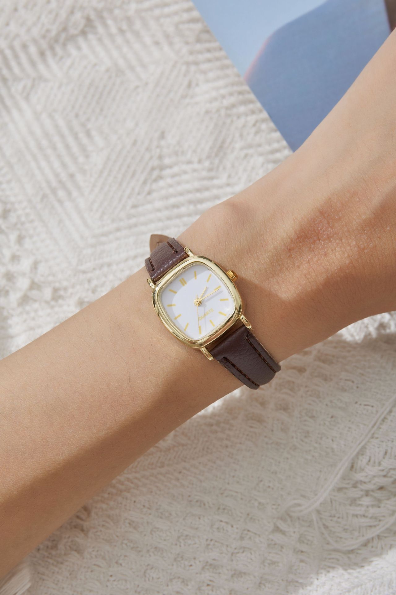 新款韩版潮流简约个性复古原宿风学生男女士石英皮带情侣手表现货详情2