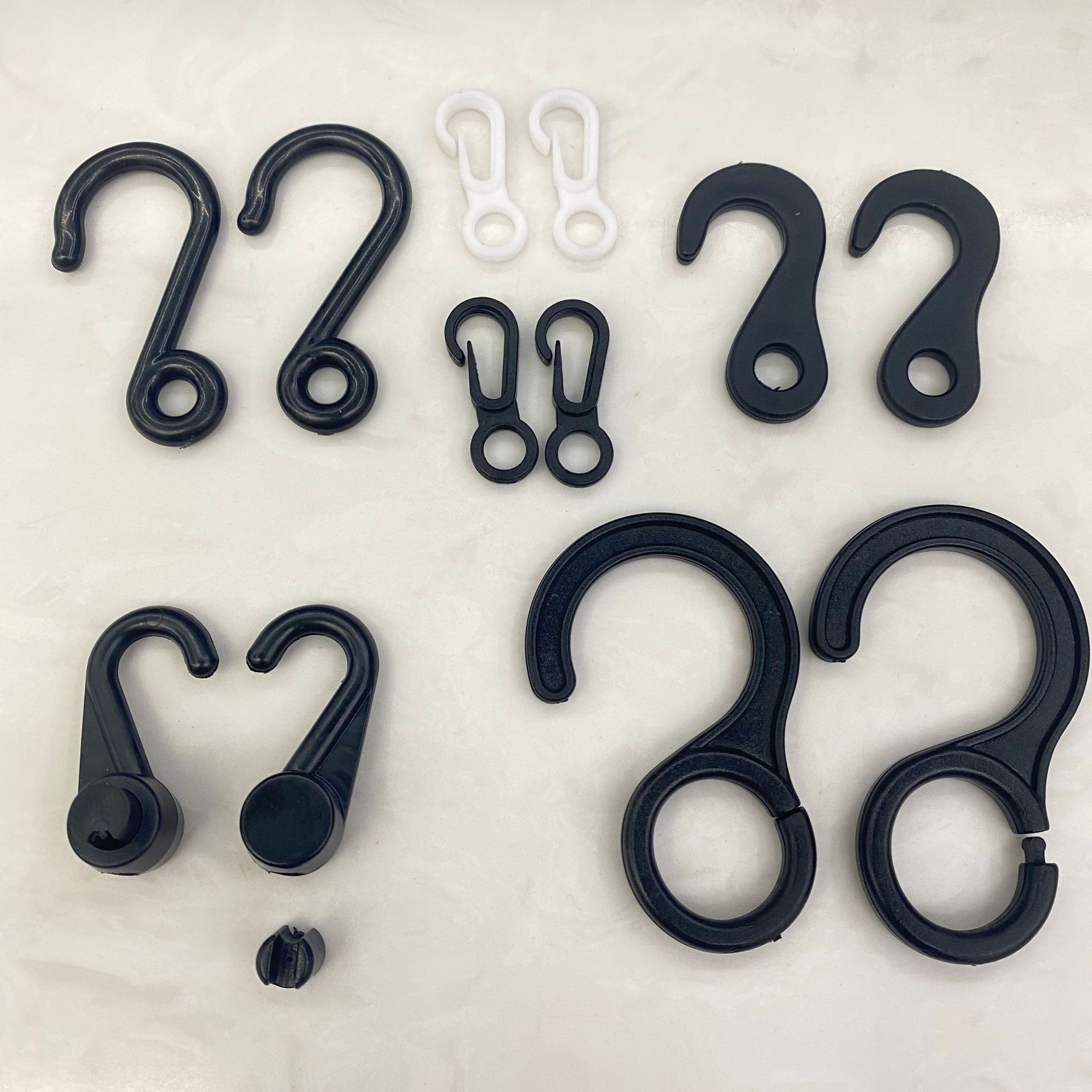 Plastic hooks for bags, open hooks, cosmetic bags, 2-character hooks, multi-purpose hooks, clothes hanger ropes, black hooks in stock pic 3