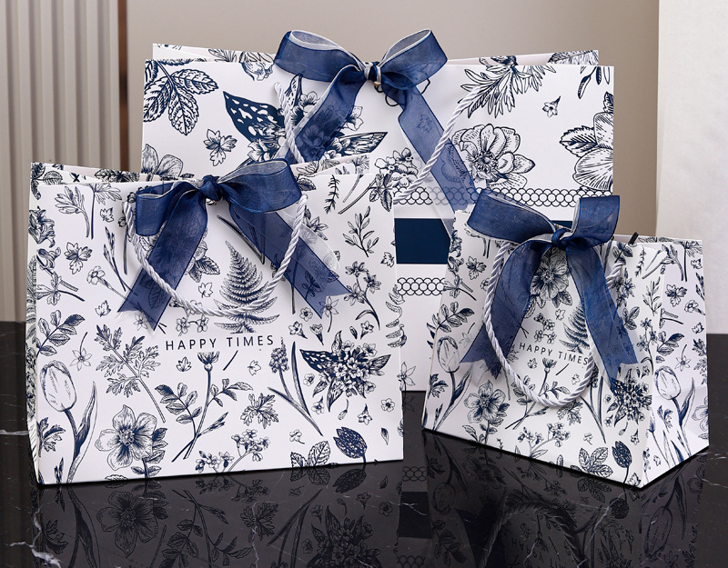 Factory direct sales of white cardstock Mid-Autumn Festival gift bags, extra-large size, birthday hand-held bags for clothing stores as souvenirs pic 3