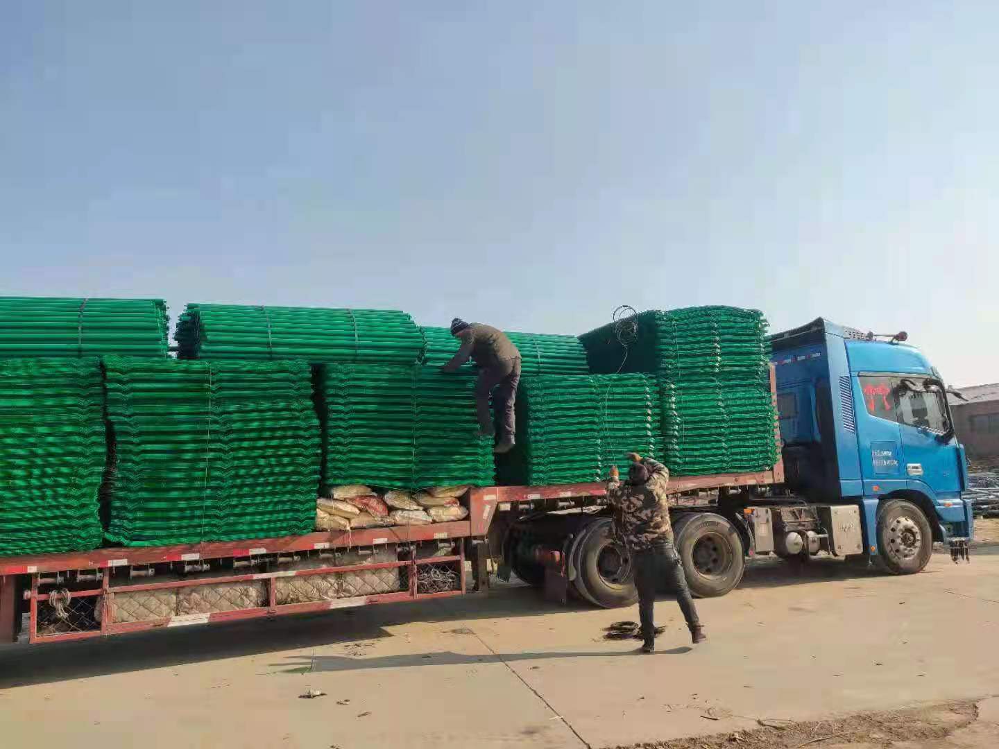 شبكة أسلاك من أسلاك الطاقة الفولطية الفولطاضوئية من شبكة أسوار الطرق السريعة بسلك هيلين pic 14