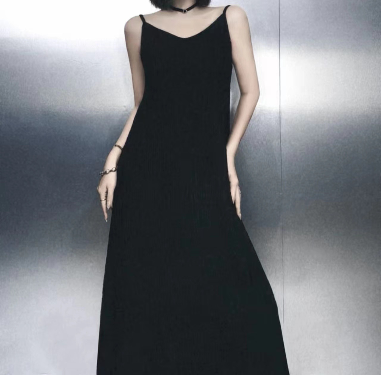 Pleated halter dress for women in summer 2024, a high-end, elegant and slimming dress, loose French light luxury solid color long dress pic 7