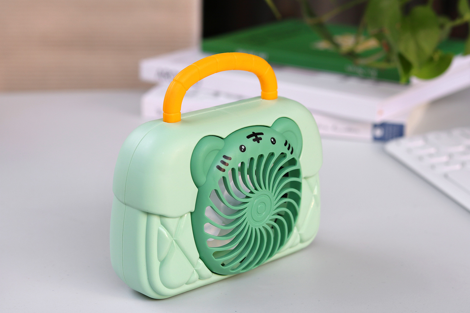 2022新款创意手提包风扇卡通老虎七彩夜灯相机风扇USB充电桌面照相机风扇详情7
