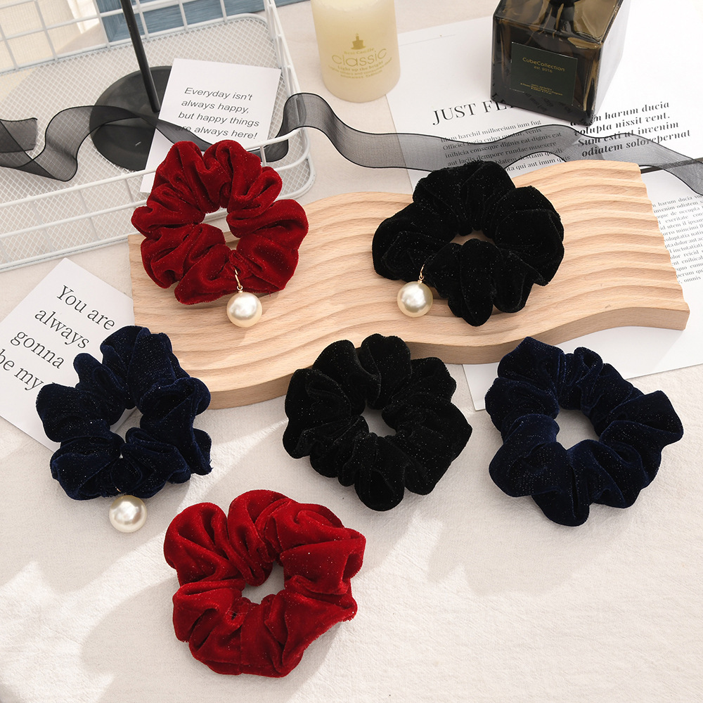 Wholesale of Korean-style light luxury glitter plush large colon hair bands, creative pearl coil hair leather bands, retro glitter hair strings and hair accessories pic 1