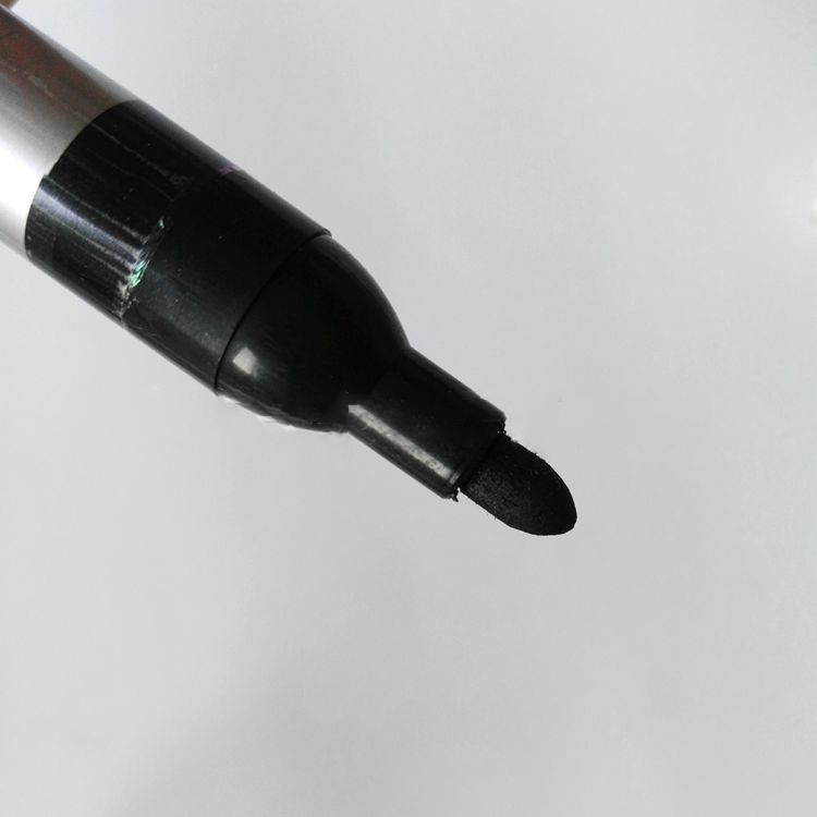 There are two oil-based marker pens, office and educational pens, markers, outlining pens and signature pens in the one-yuan store pic 4