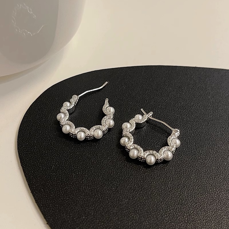 圆圈珍珠耳环小众设计轻奢高级感耳饰女新款个性独特法式复古耳扣详情8