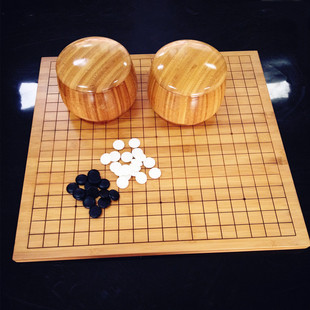Oil-painted wooden chess set with chess box, wooden chess 9.9 yuan store supply, convenient to carry and store, including a set of chess pic 48