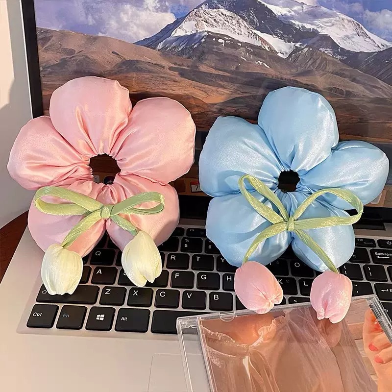 The 2025 new tulip flower large intestine hair band is highly elastic and can increase hair volume at the back of the head. It is a fluffy hair tie and a versatile hair accessory pic 10