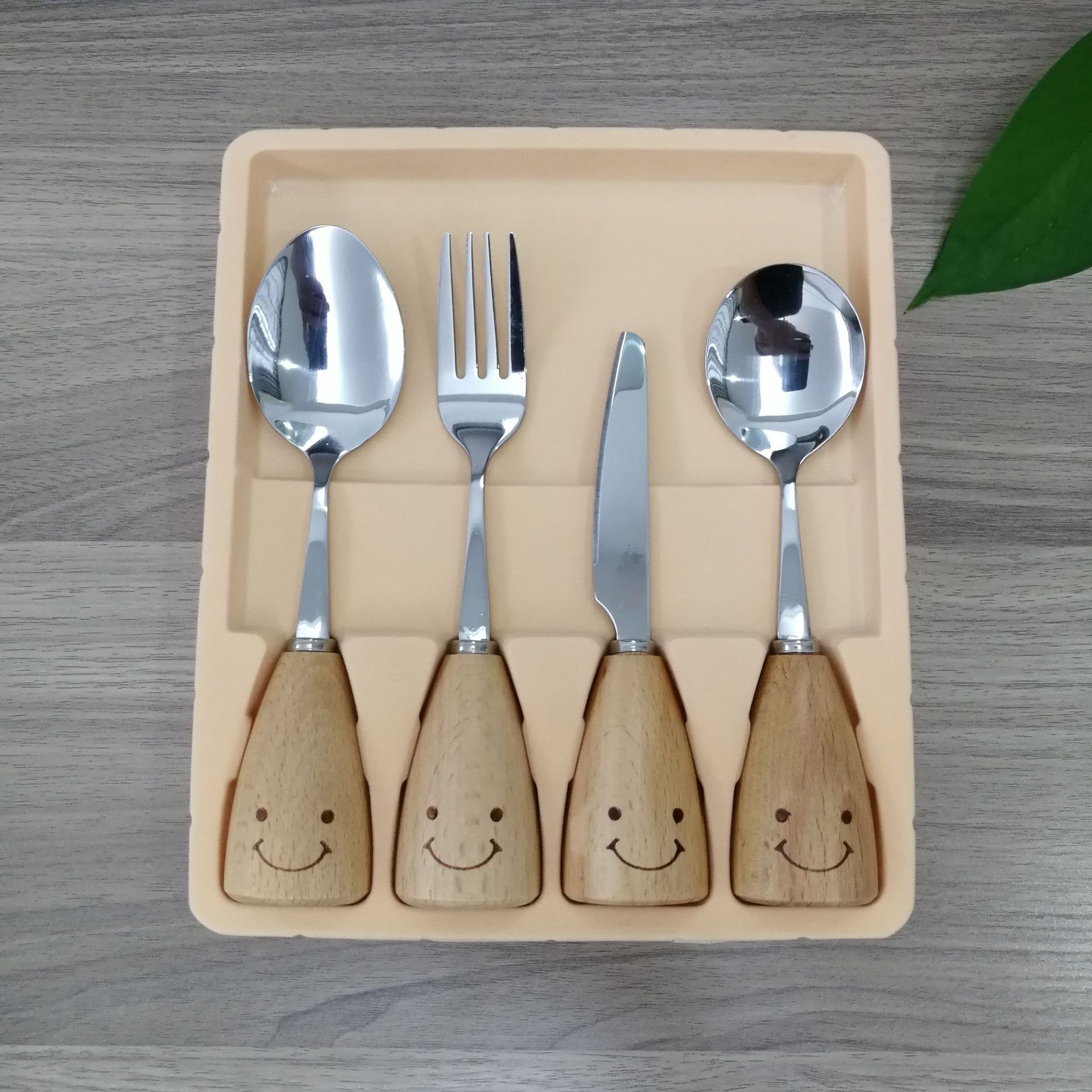 Заводской деревянный сервировочный костюм с улыбающейся рожицами, буковый набор из нержавеющей стали, ножи и вилки, подарочные наборы для детей pic 14