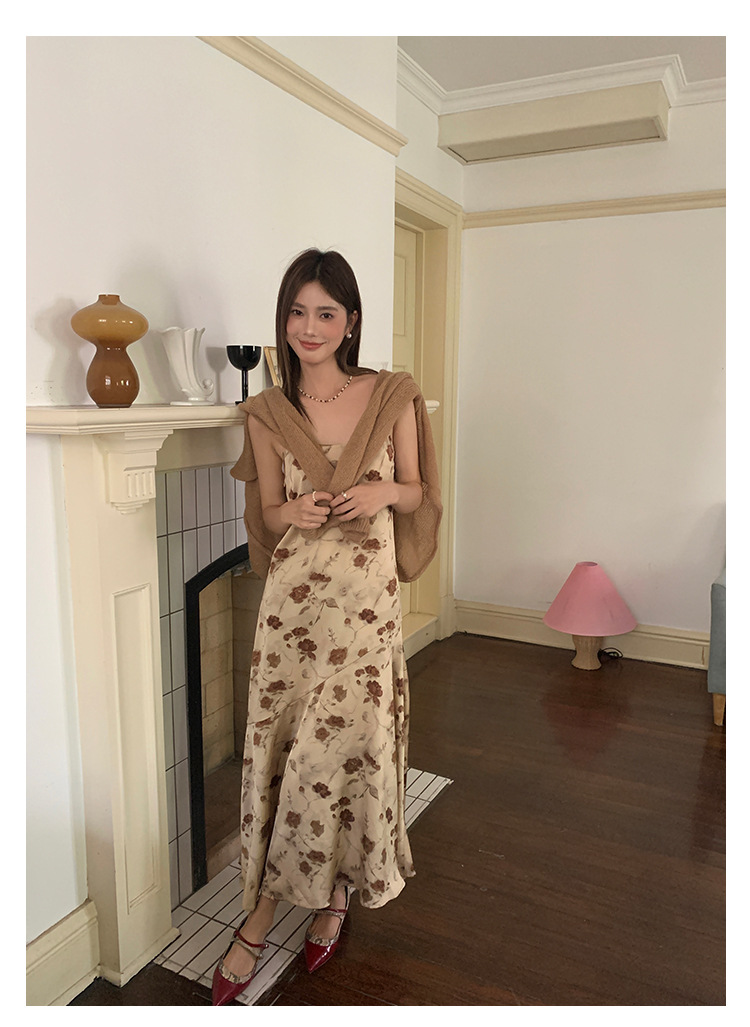 爱西里2024秋季韩系优雅气质吊带缎面印花连衣裙显瘦长裙女11731详情12