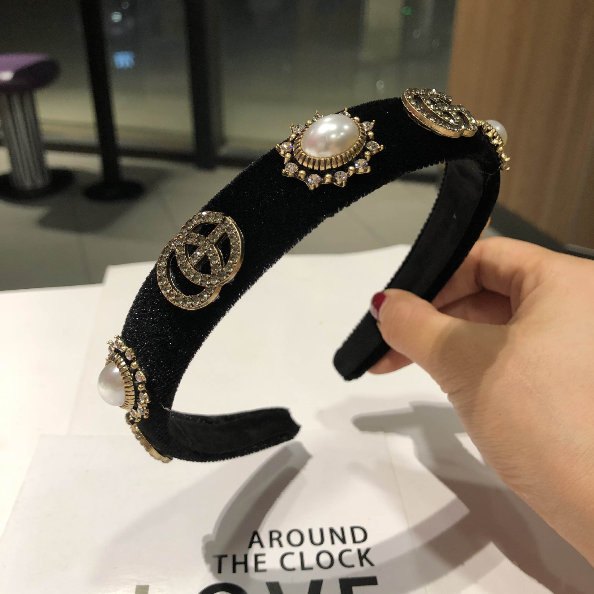 The elegant water diamond and pearl hair band is a versatile and sweet headwear for girls. It features a simple and elegant hairpin mesh and a red outlet pressure headband pic 23