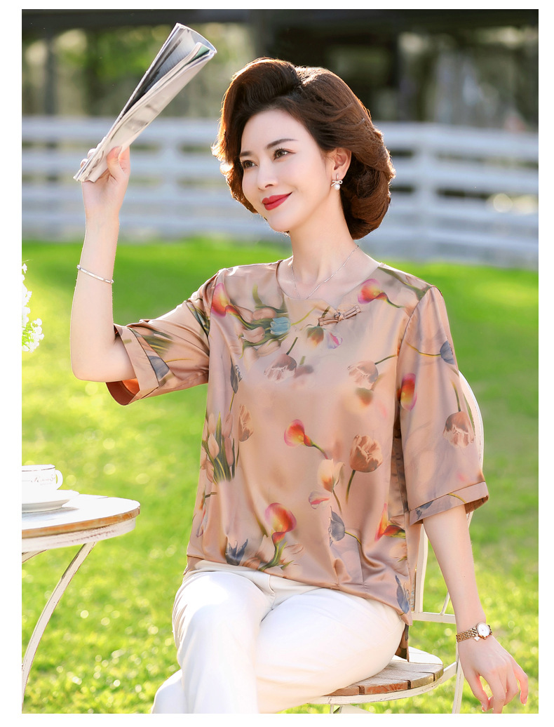 New fashionable chiffon short-sleeved T-shirt for middle-aged and elderly mothers in summer, elegant top for middle-aged women, and trendy floral mini shirt pic 55