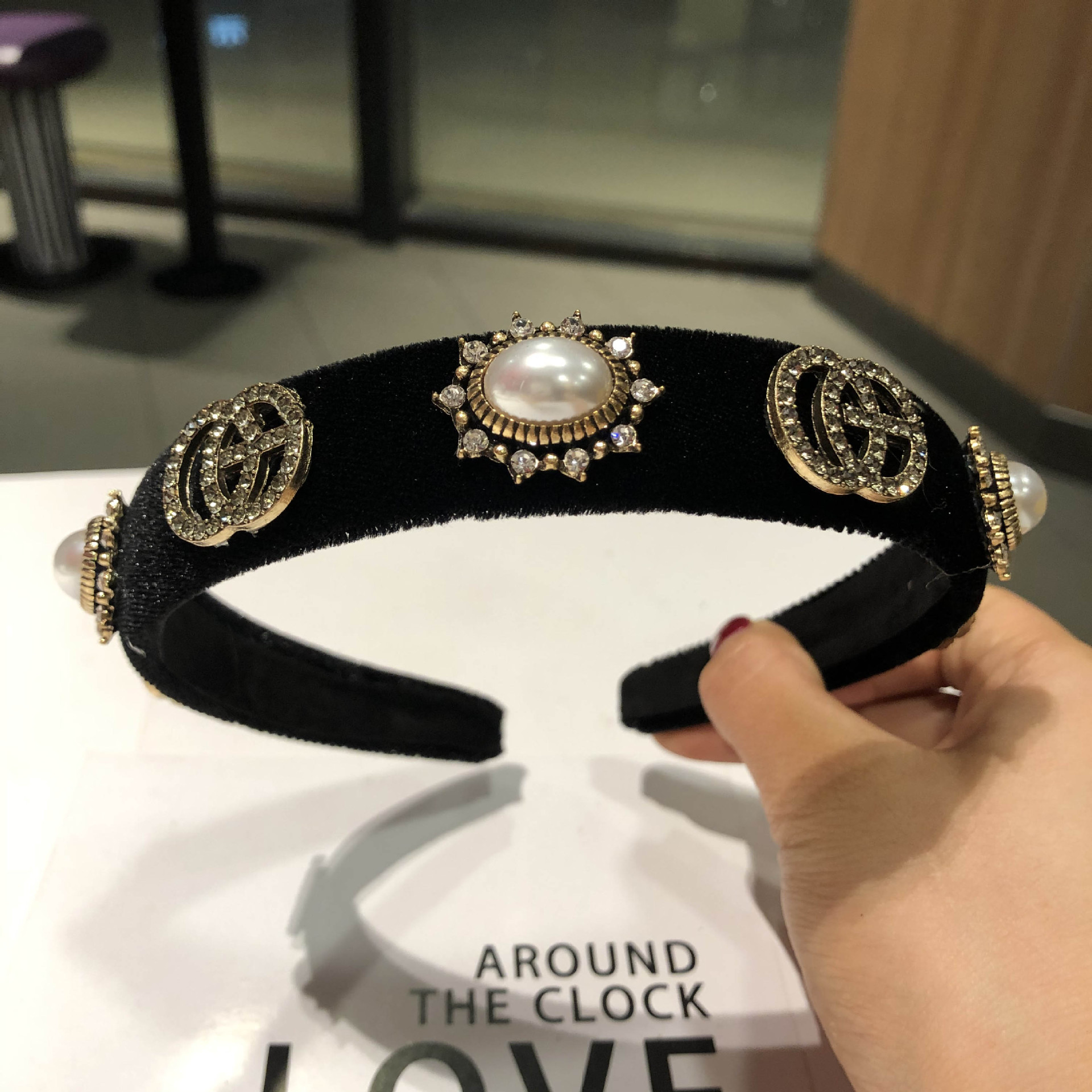 The elegant water diamond and pearl hair band is a versatile and sweet headwear for girls. It features a simple and elegant hairpin mesh and a red outlet pressure headband pic 25