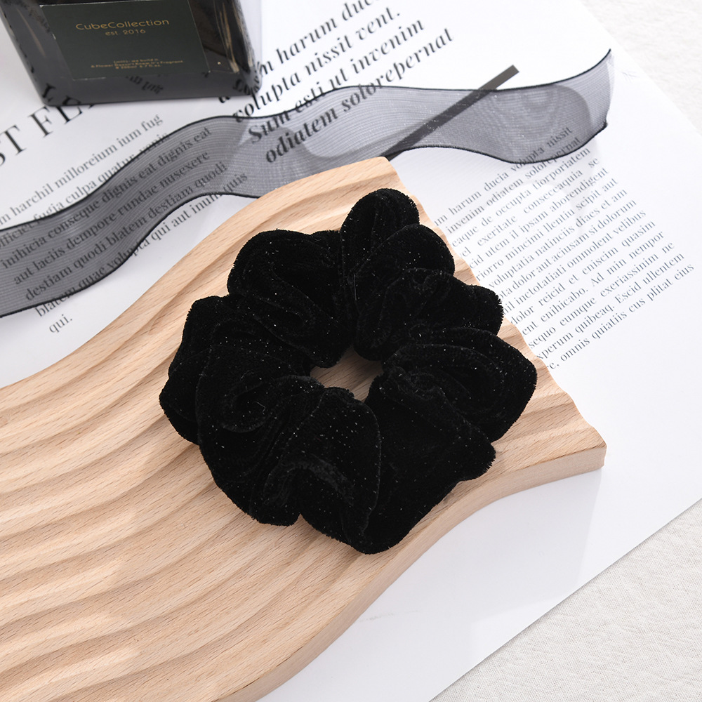 Wholesale of Korean-style light luxury glitter plush large colon hair bands, creative pearl coil hair leather bands, retro glitter hair strings and hair accessories pic 4