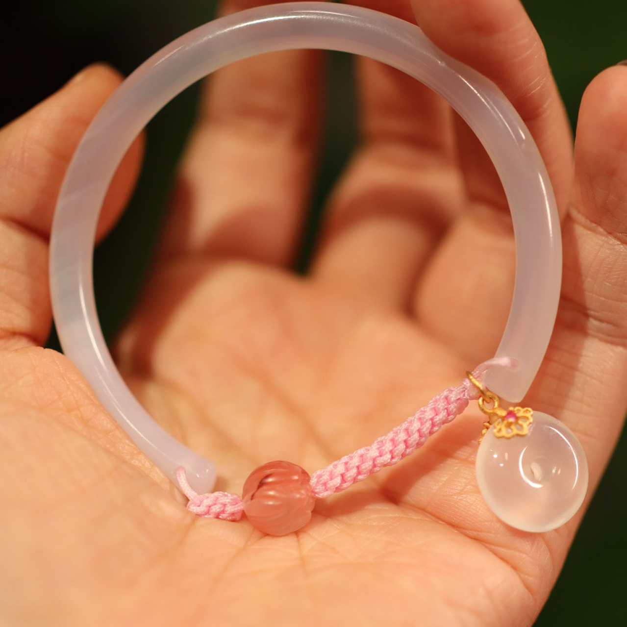 The rabbit of the same style as Douyin fell in love with the bracelet, agate and chalcedony Dingdang bracelet, beauty strip and half bracelet design of the jade rabbit pic 33