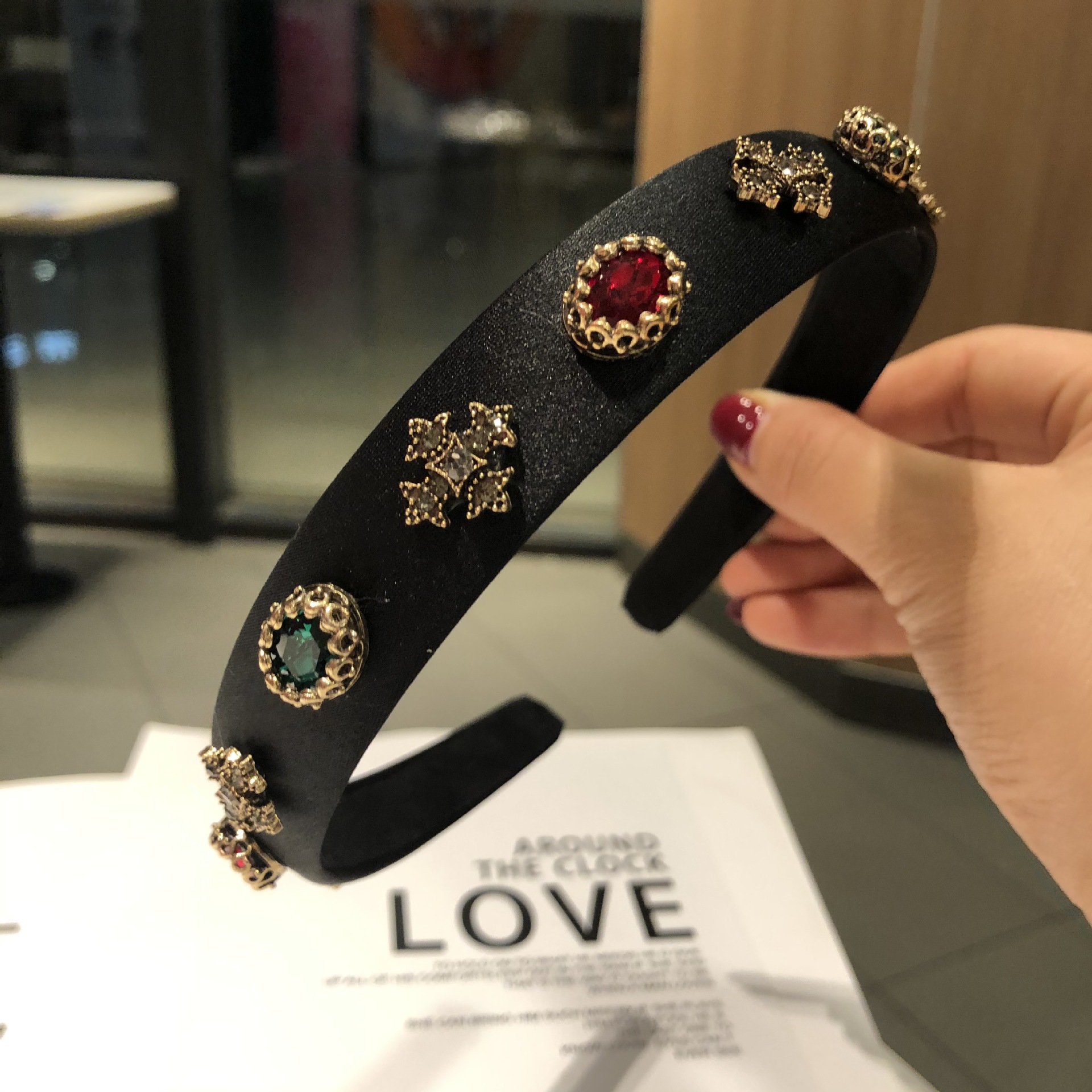 The elegant water diamond and pearl hair band is a versatile and sweet headwear for girls. It features a simple and elegant hairpin mesh and a red outlet pressure headband pic 13