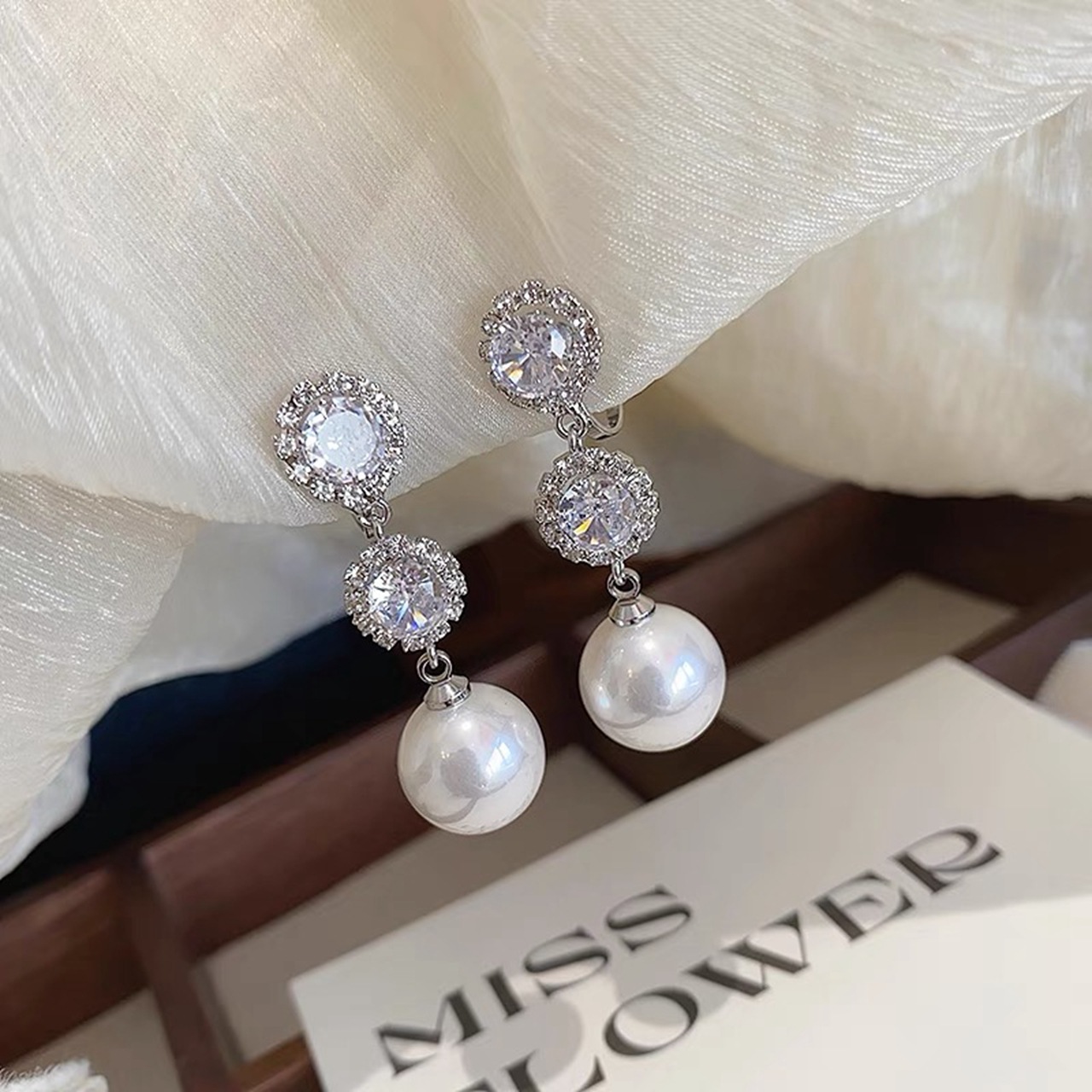 轻奢珍珠耳环女高级感耳坠2024年新款小众设计耳饰洋气纯银针耳钉详情3