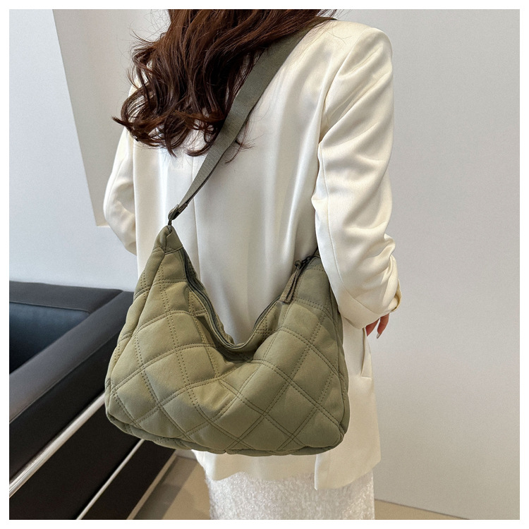 菱格绣线潮小众饺子包女2020新款仙女百搭腋下包时尚纯色单肩小包详情8