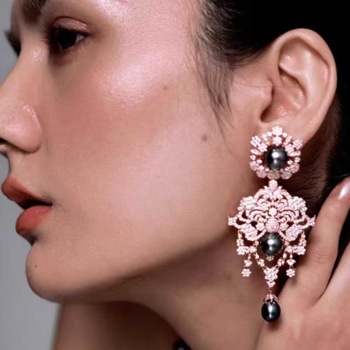French heavy industry Ballack chandelier, zirconia mother-of-pearl stud earrings, retro and elegant, high-end and exquisite, niche earrings pic 5