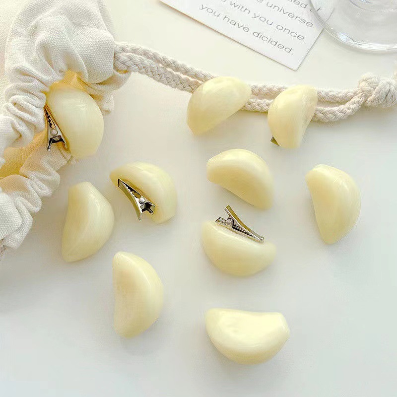 A funny and fun mini garlic hair clip, a bangs clip, and a creative garlic clove hair clip for your best friend as a gift and hair accessory pic 5