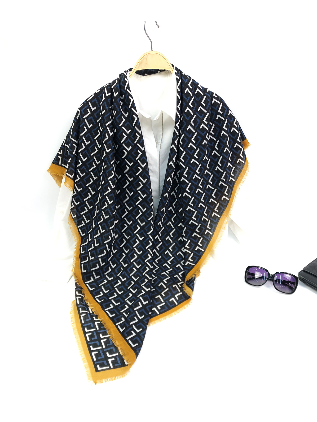 新款欧美跨境专供130cm时尚百搭印花大方巾 披肩围巾 工厂批发 空调保暖详情14