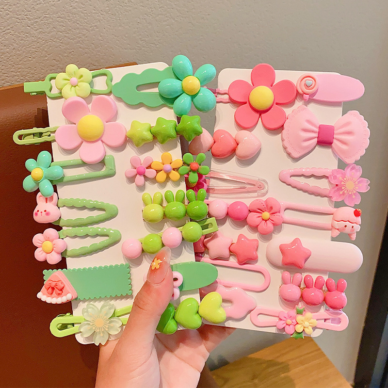 Cute and fluffy large strawberry bear clip cartoon hair clip, new autumn and winter sweet and girlish shark clip headwear pic 7