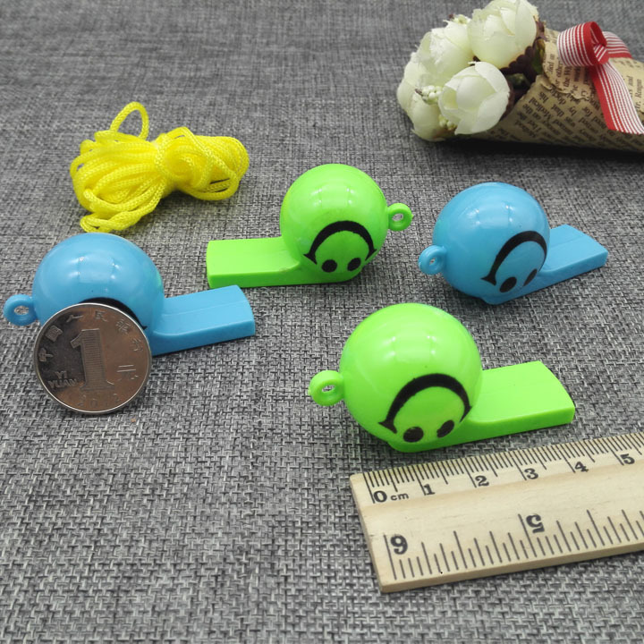 M7533 4个笑脸口哨 助威聚会文体玩具塑料哨子2元店两元店地摊详情5