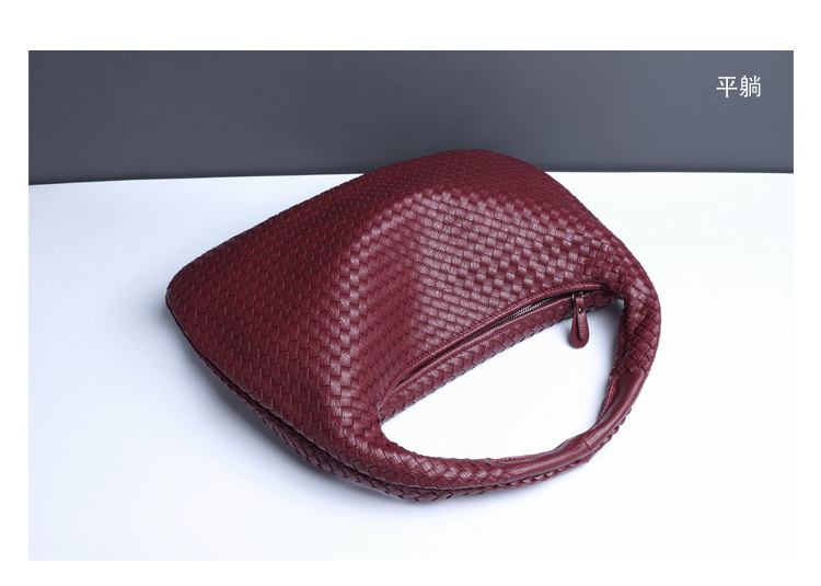 2023新款月牙女包全手工编织手提饺子包时尚百搭欧美风单肩腋下包详情18