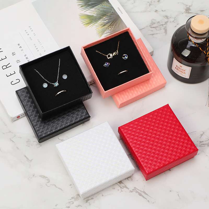 Wholesale of hot-selling diamond-patterned jewelry packaging boxes, bracelets, necklaces, rings, top and bottom covers, and accessory storage boxes pic 3