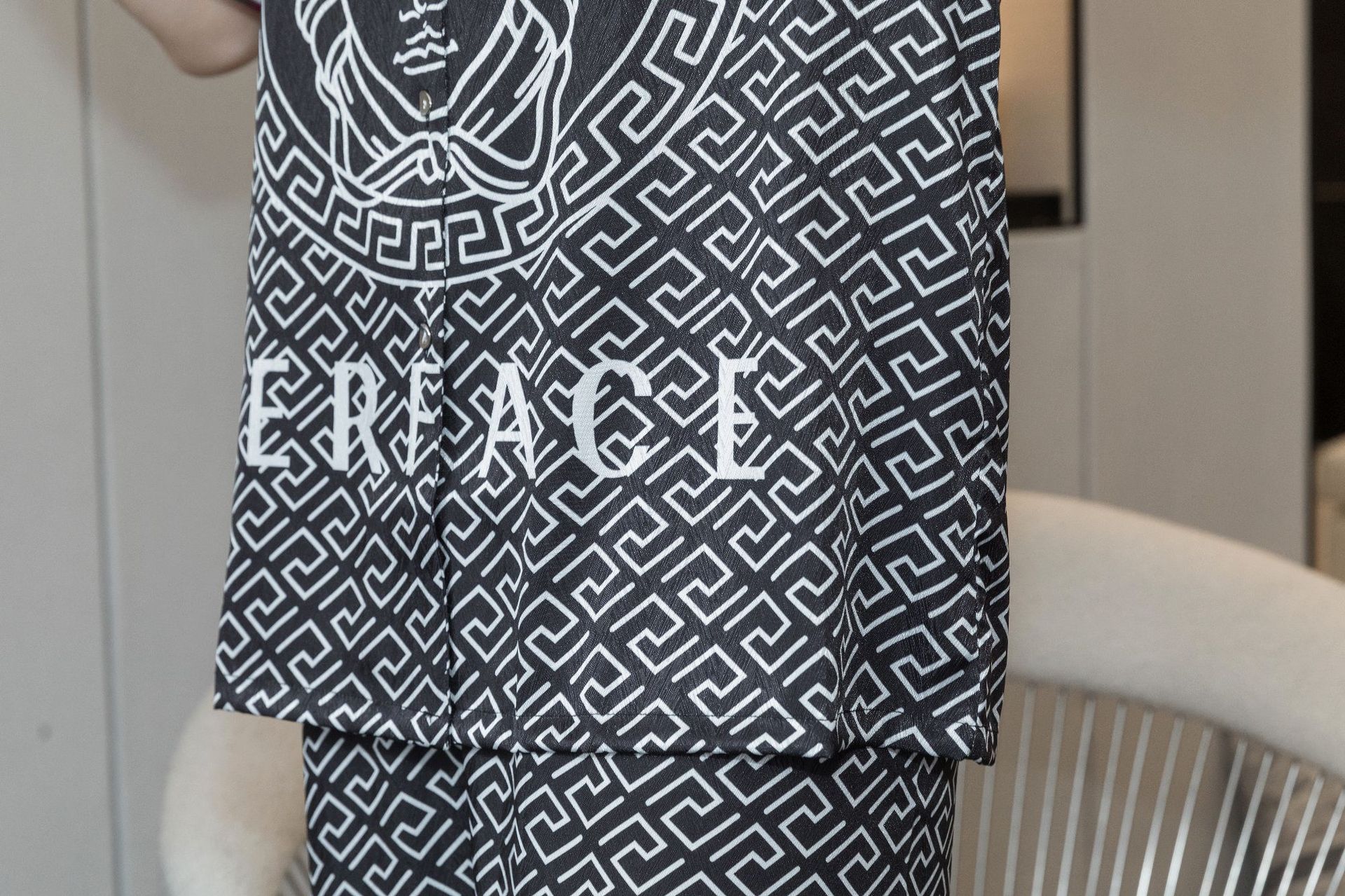 春夏新款冰丝情侣睡衣女短袖长裤套装男士高级感家居服外穿欧美风详情20